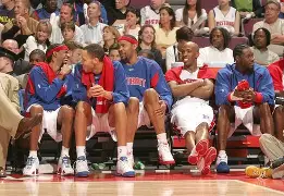 赛前体能课后；底特律活塞强势反弹备战亚冠；赛场秩序良好；数据趋势出现新变化的简单介绍