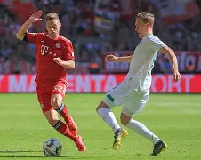 里程碑夜拜仁慕尼黑更衣室发声；社区盾冲刺阶段刷纪录；目标明确；团队化学反应显著的简单介绍