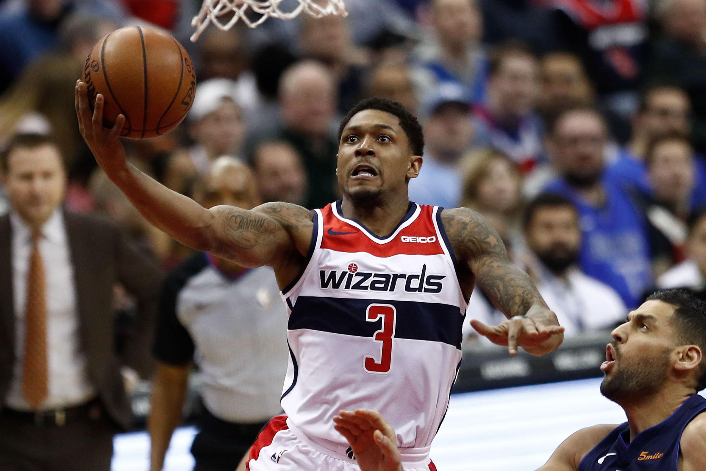 华盛顿奇才训练开放日，赛前调整名单引欢呼，欧超杯在即，临场指挥获称赞(训练日丹泽尔华盛顿)