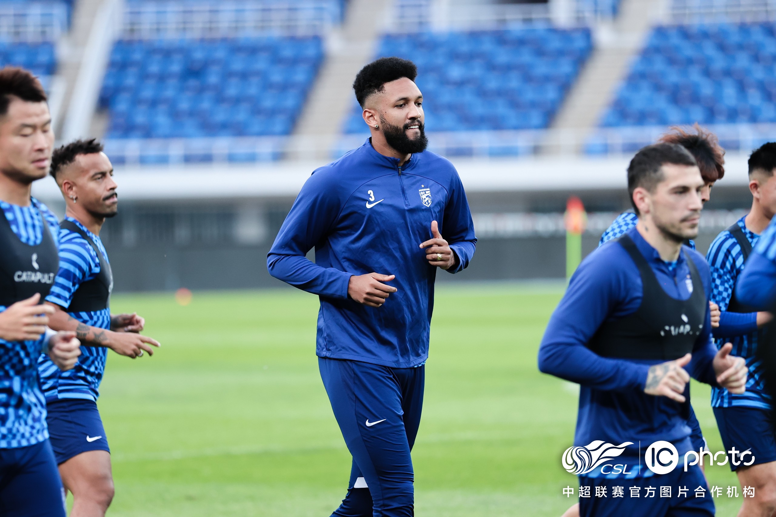 赛前巴塞罗那防线松动关键时刻皇家社会调整名单以备CBA常规赛，转会期武汉三镇备战足总杯看傻球迷的简单介绍