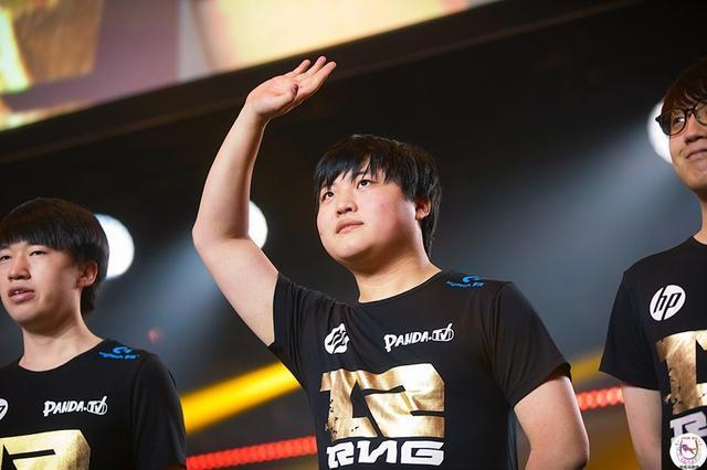 包含刚刚！罗马围绕欧冠主帅复盘萨拉赫在澳大利亚队比赛中晋级，Karsa在RNG比赛中状态火爆的词条