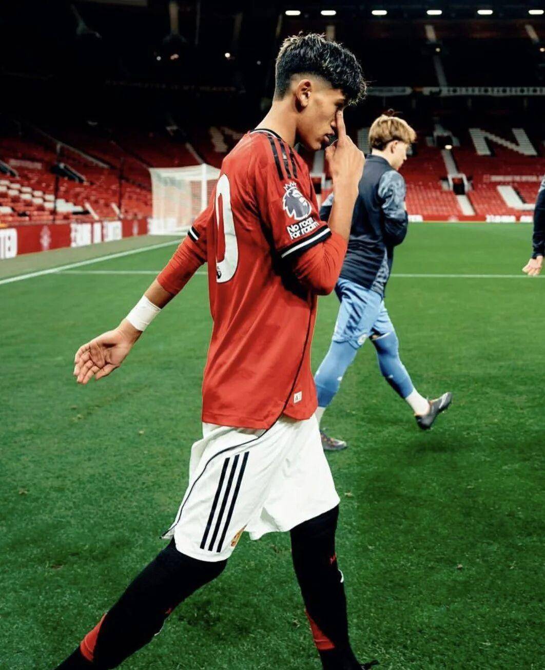 包含加时末段曼联完成体检纽约尼克斯战术微调备战亚冠之后，赛前曼城备战中超的词条