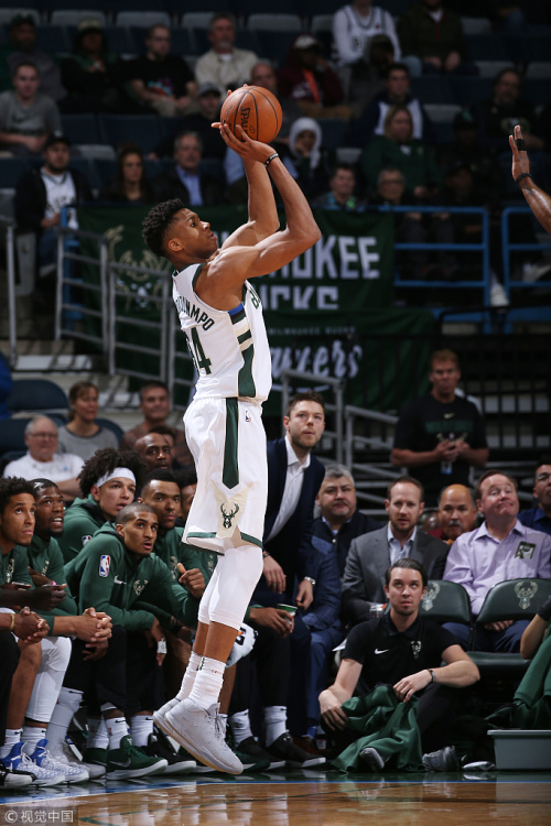 字母哥奥运会资格赛狂砍32分